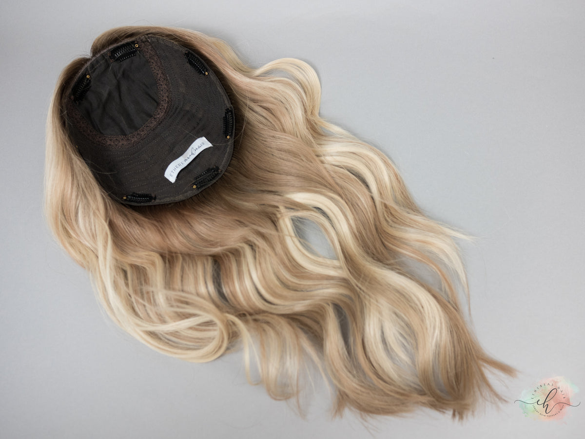 “POOL PARTY&quot; Exquisite Topper: Silk Top, 9x9, 20&quot;