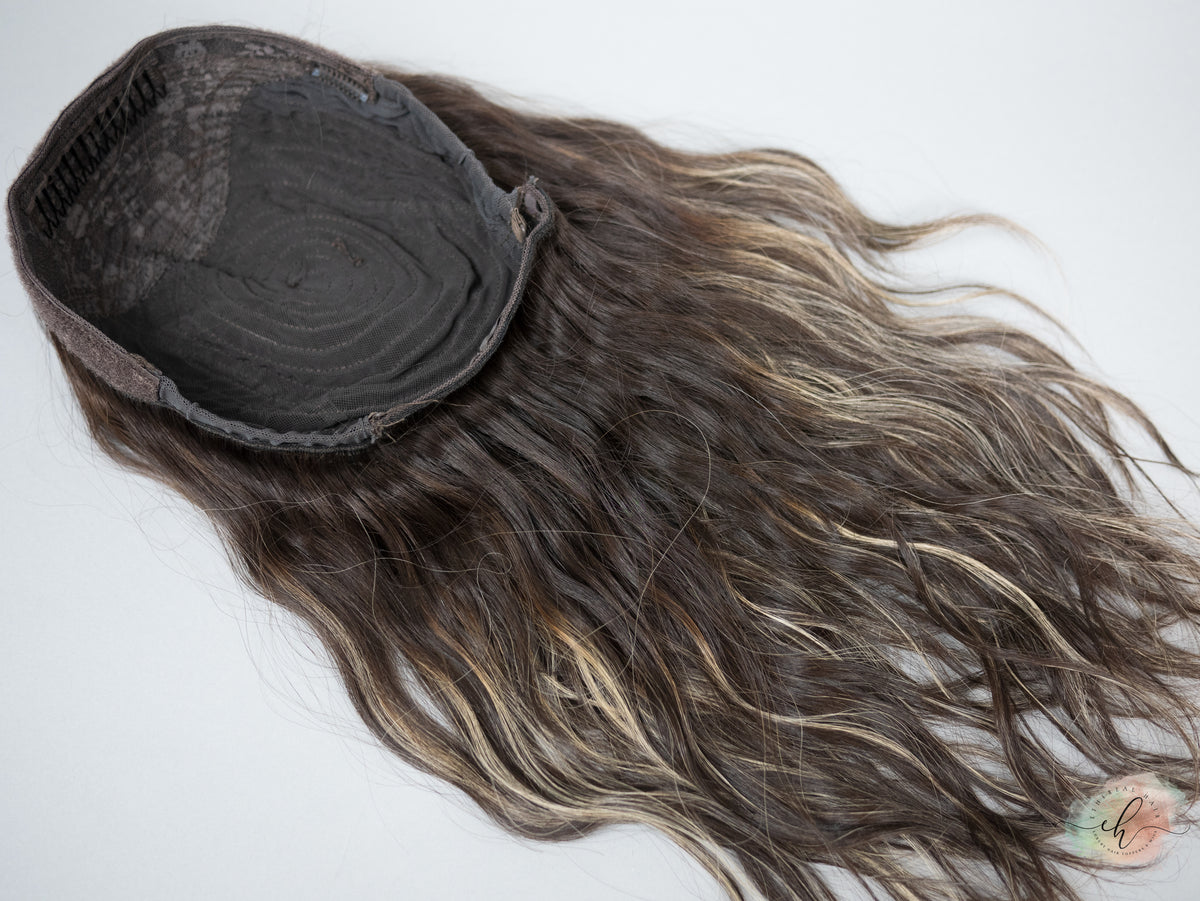 “LUNA" Premium Pony Wig: Sz. M, 20", Wavy