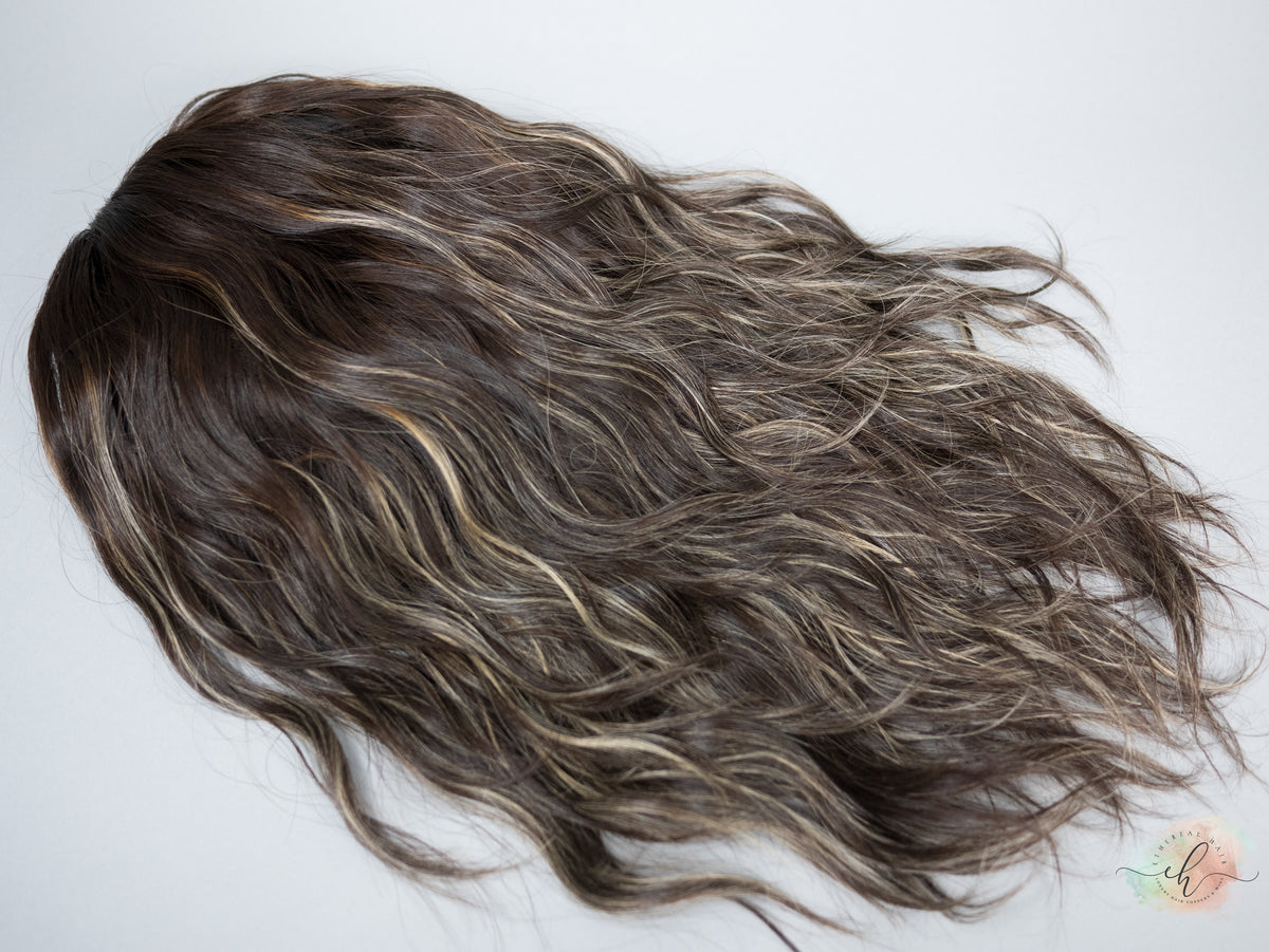 “LUNA" Premium Pony Wig: Sz. M, 20", Wavy