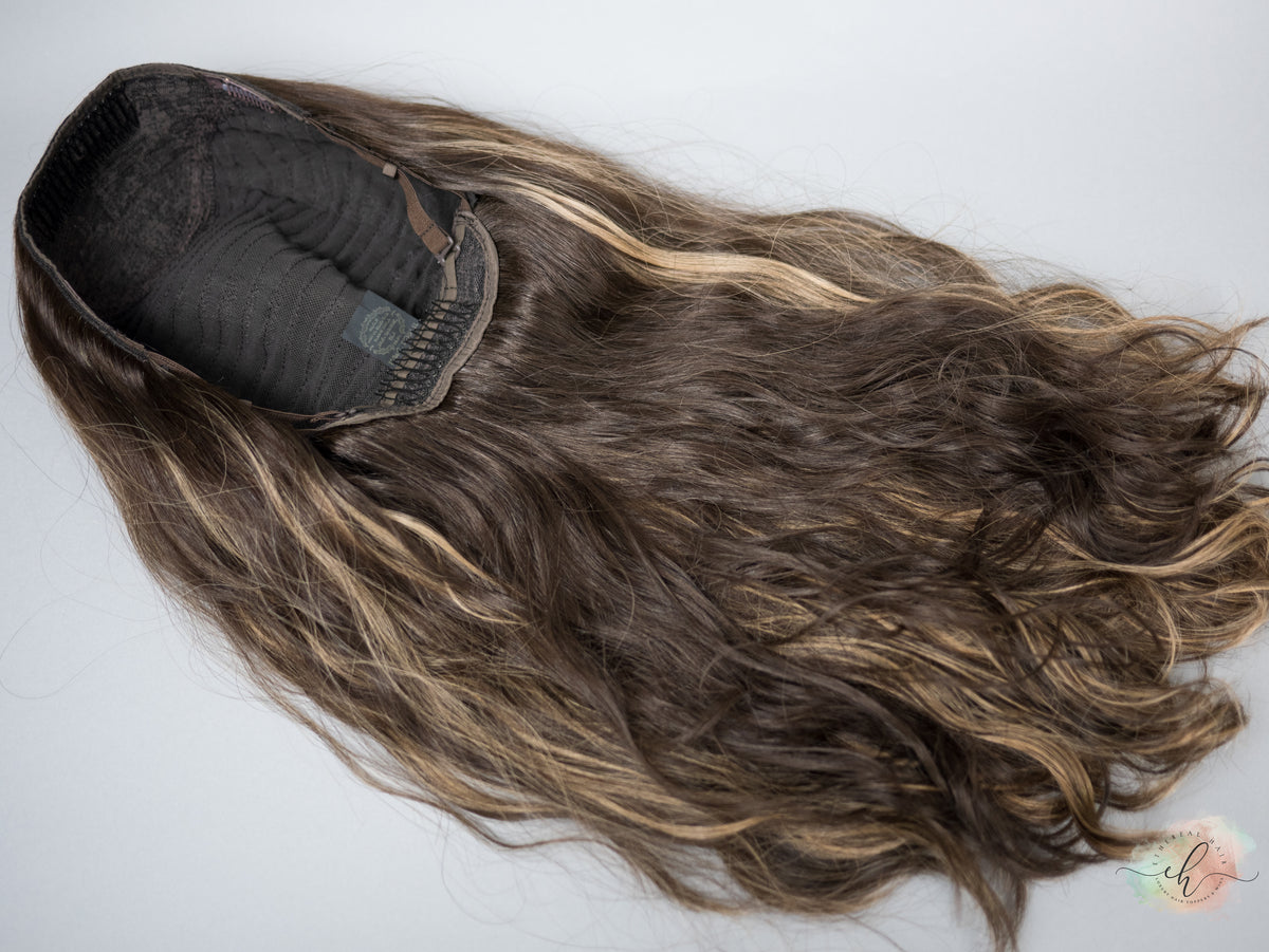 “PIPER" Premium Band Fall Wig: Sz. L, 24-25", Wavy