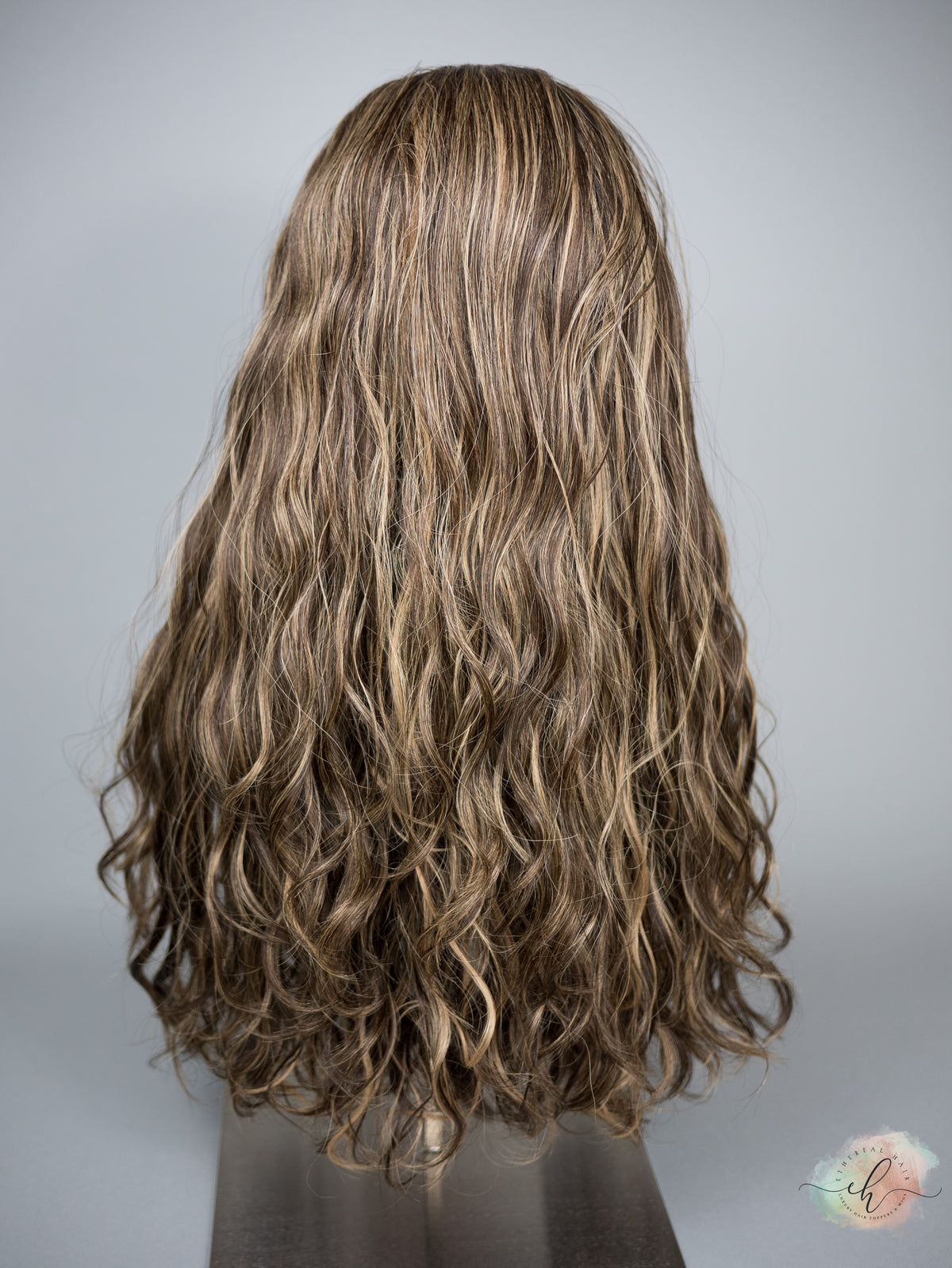 “PIPER" Premium Band Fall Wig: Sz. M, 26", Wavy