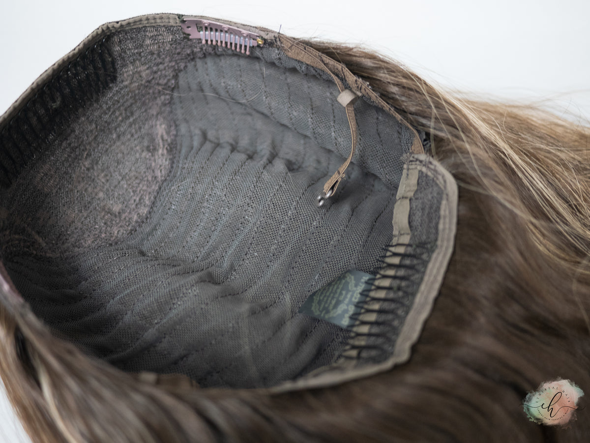 “PIPER" Premium Band Fall Wig: Sz. M, 26", Wavy