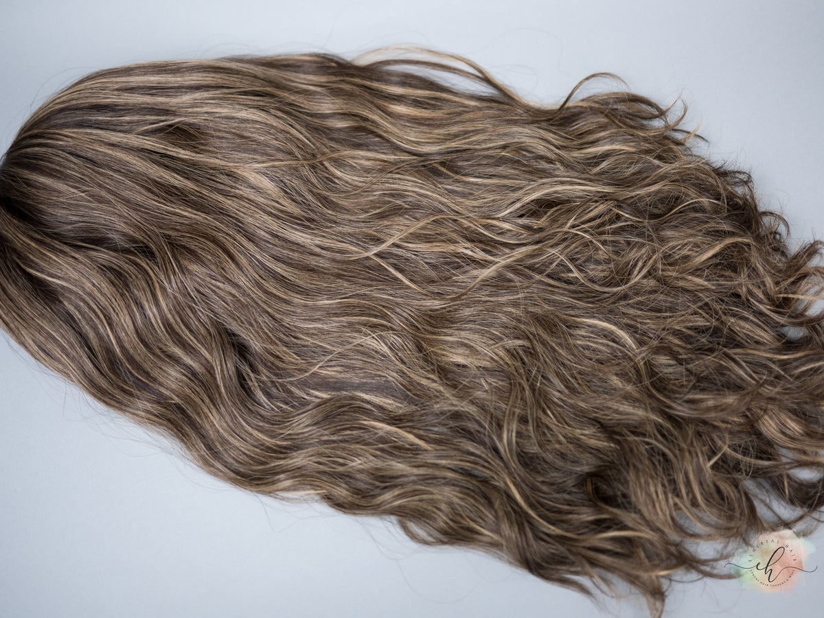 “PIPER" Premium Band Fall Wig: Sz. M, 26", Wavy