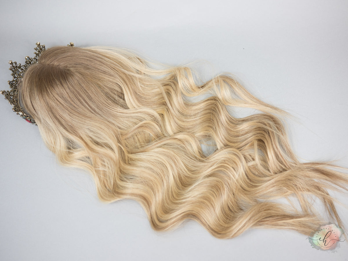 “VEE&quot; Premium Topper: Lace Top, 8x8, 26&quot;